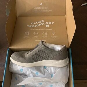 BZEES WOMEN SLIP ON 10M. Latte color.